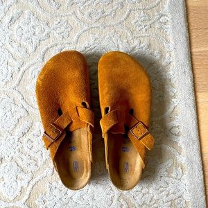 Birkenstock Boston in Mink Suede